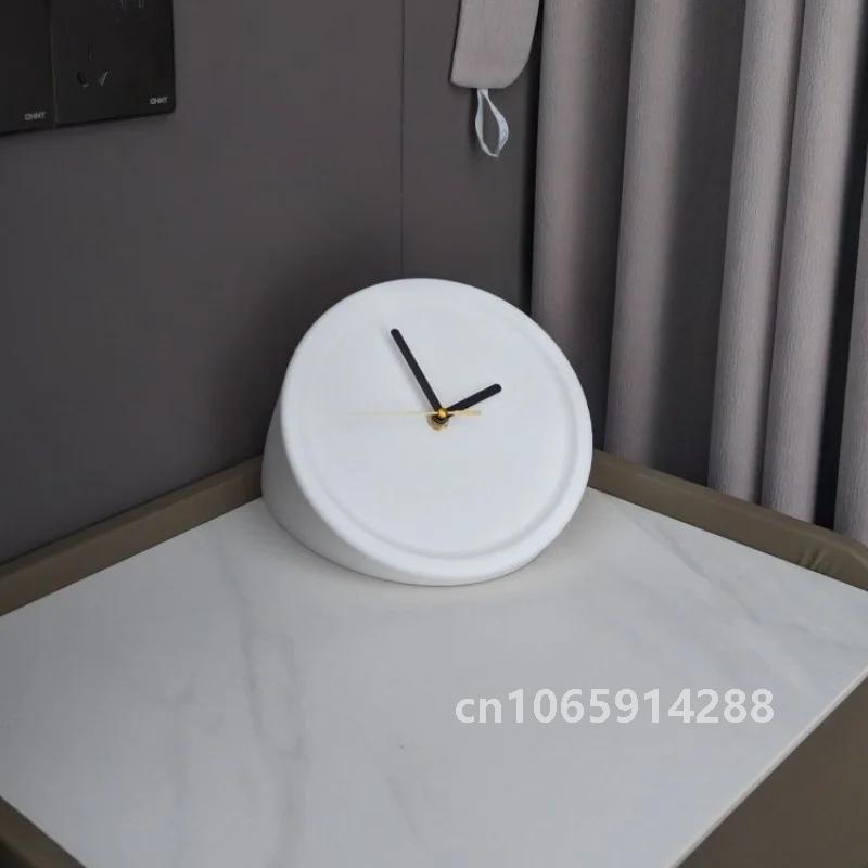 8 Inch Corner Wall Clocks Mini - Luxury Watch House 评论和价格